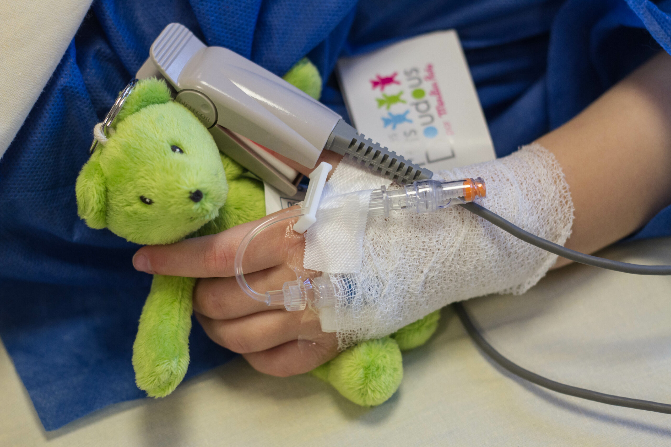 Un partenariat avec Moulin Roty fait naître 3 doudous aux couleurs du logo